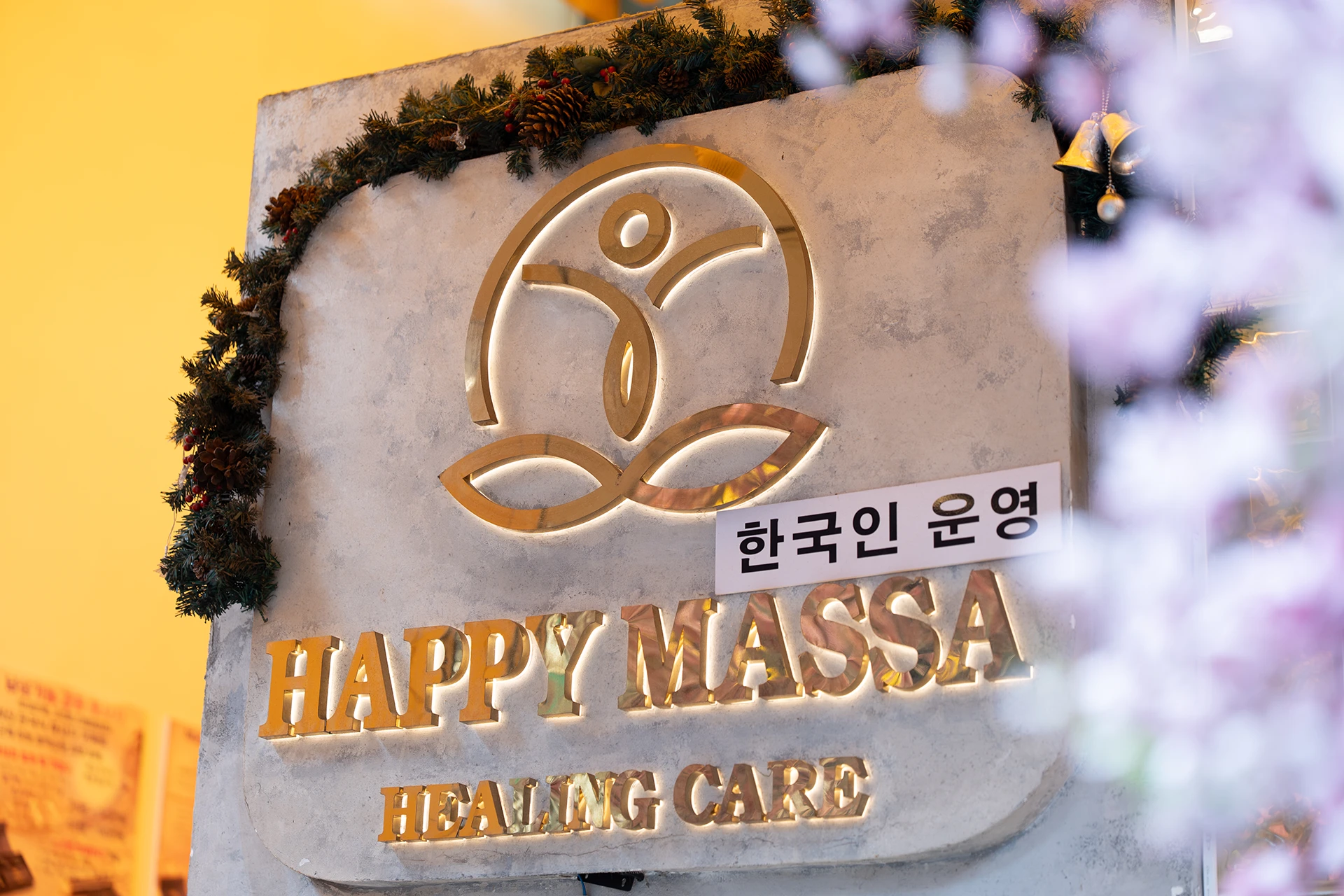 Happy Massa is hiring female massage therapists.